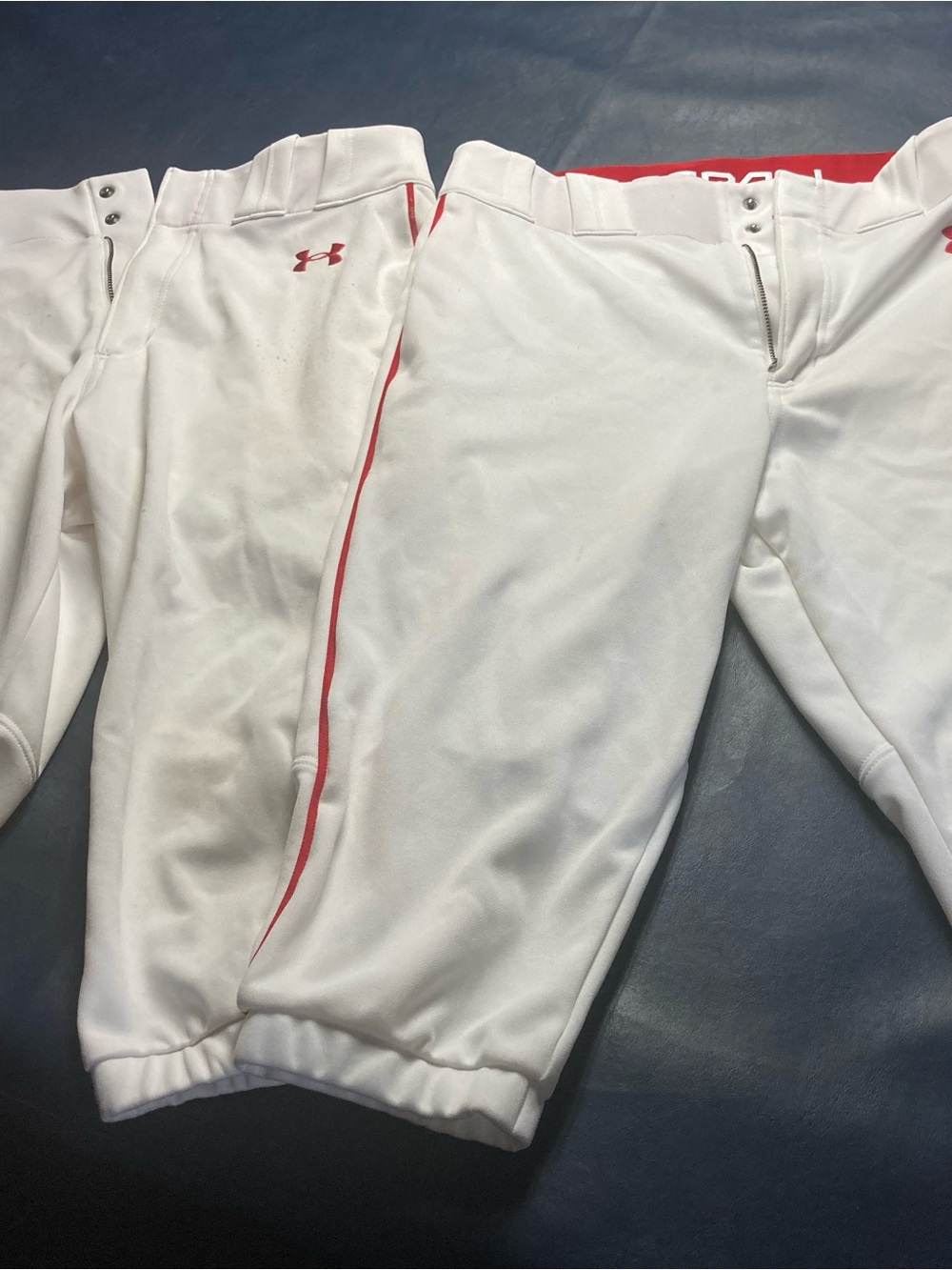 Under Armour Men’s Medium  White Baseball Pants with Red Piping short knickers